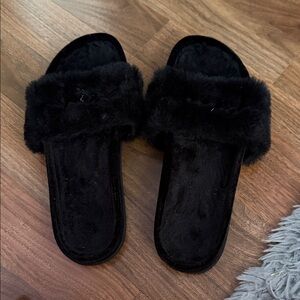 PINK Victoria's Secret Black Plush Slippers
